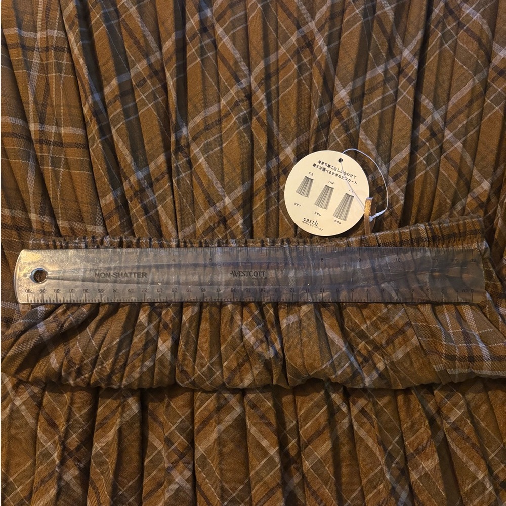 NWT Japanese Brown plaid pleated full lined skirt - one size elastic band - Picture 6 of 8